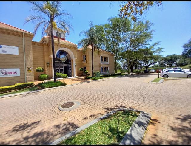 322M² OFFICE TO LET IN BRYANSTON